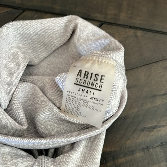 ECHT Arise Scrunch Butt shorts - Picture 6 of 6